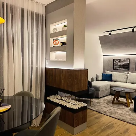 La Pista Apartment *