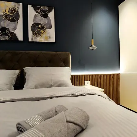 La Pista Apartment *